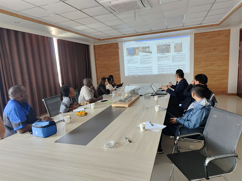 非州客戶到公司考察河道沙金設備